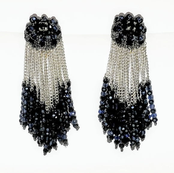 SOLD Oscar de la Renta black beaded clip earrings - Picture 2 of 4